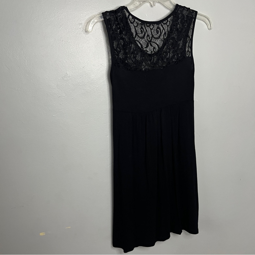 Elegant Black Lace Dress - Picture 5 of 10